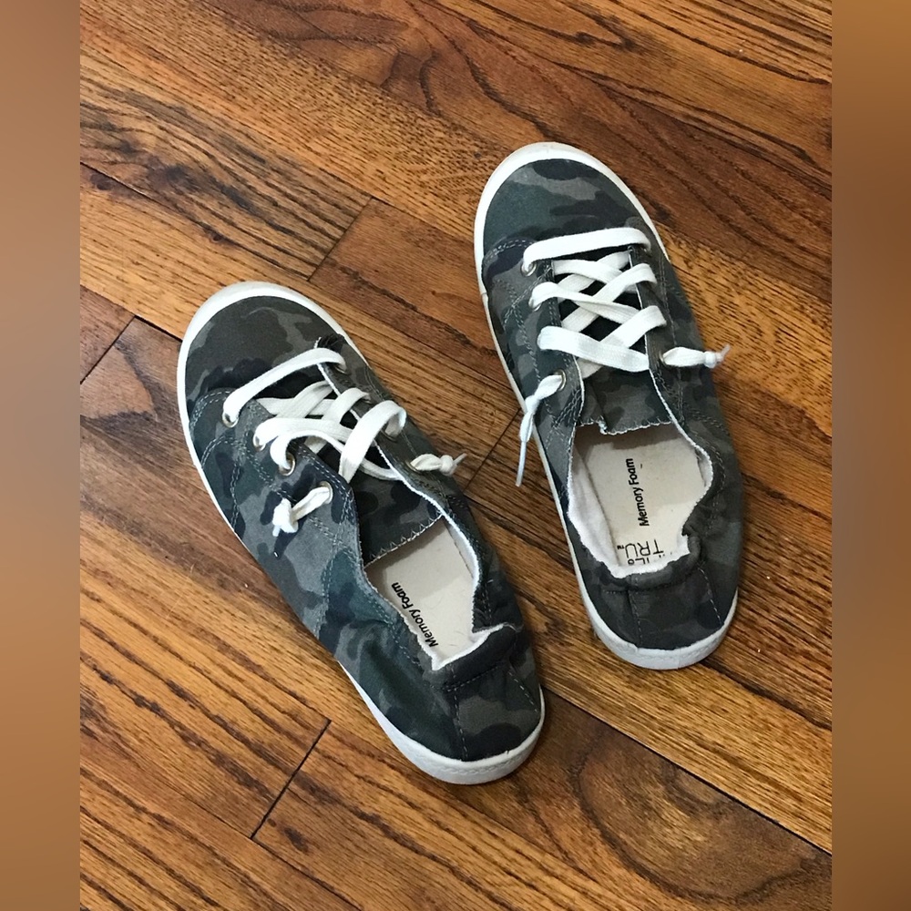 Time & Tru Camouflage Camo Slip On Sneaker Shoes
Washable - Memory Foam
Ladies 7 - Picture 10 of 13